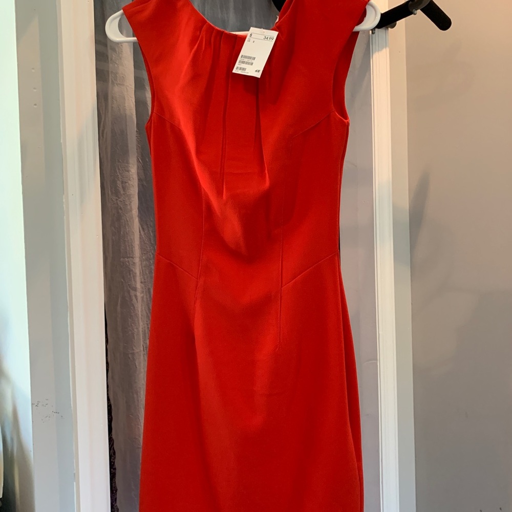 Red dress - Picture 2 of 2